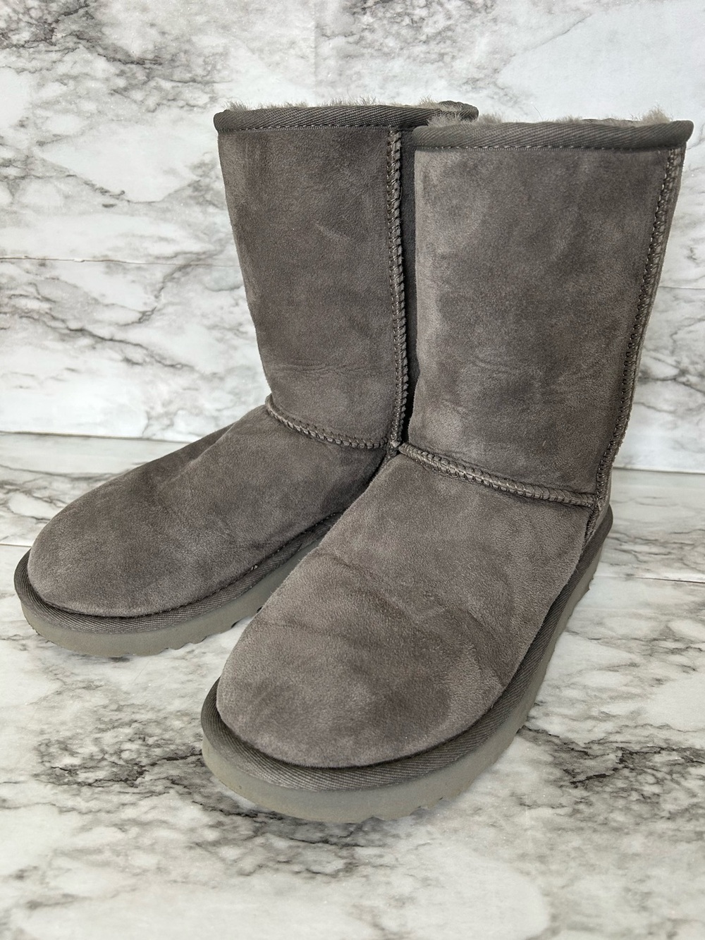 UGG | women’s size 7 Classic Short II shearling lined Boots gray suede